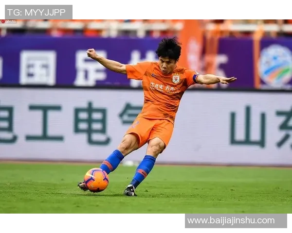 中国足球十大传奇球星回顾辉煌岁月展现绿茵激情与荣耀 中国足球十大传奇球星回顾辉煌岁月展现绿茵激情与荣耀