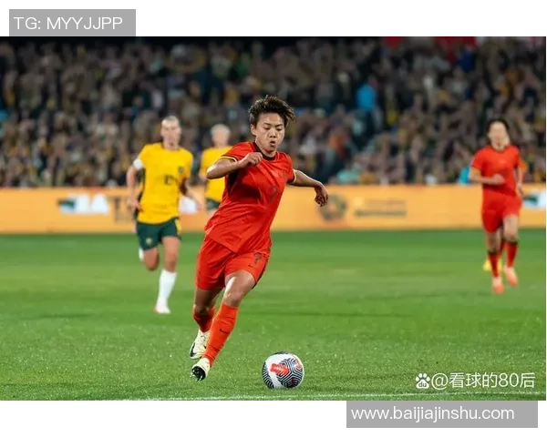 全球足球十大女球星精彩瞬间汇聚：突破、进球与荣耀的完美展示